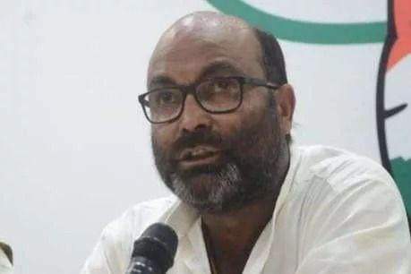 कांग्रेस का अखिलेश पर हमला, कहा- जनता के साथ खड़े होने के वक्त ट्विटर पर हैं व्यस्त