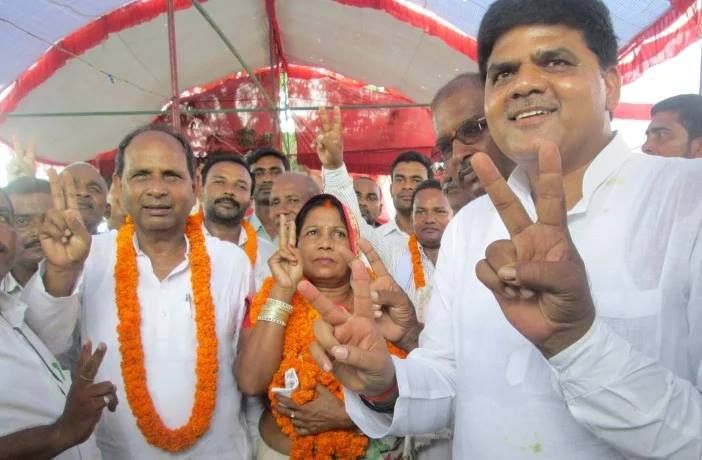 अविश्वास प्रस्ताव गिरा अविश्वास प्रस्ताव गिरा