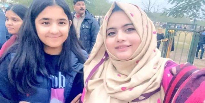 लखनऊ के घंटाघर पहुंचीं अखिलेश यादव की बेटी टीना