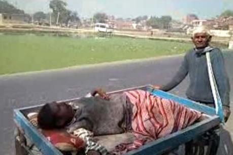 कॉल करने के बाद भी नहीं पहुंची एम्बुलेंस, बेटे को ठेले पर लादकर अस्पताल पहुंचा वृद्ध पिता कॉल करने के बाद भी नहीं पहुंची एम्बुलेंस, बेटे को ठेले पर लादकर अस्पताल पहुंचा वृद्ध पिता
