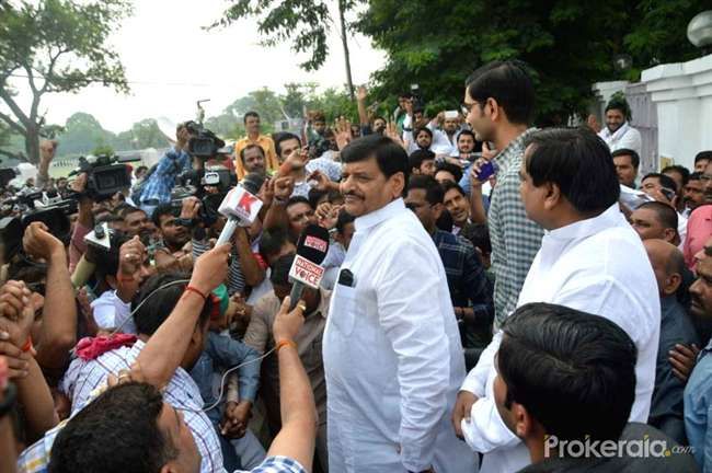 अभी मैं सिर्फ विधायक, संगठन में जिम्मेदारी मिली तो निभाऊंगा : शिवपाल अभी मैं सिर्फ विधायक, संगठन में जिम्मेदारी मिली तो निभाऊंगा : शिवपाल