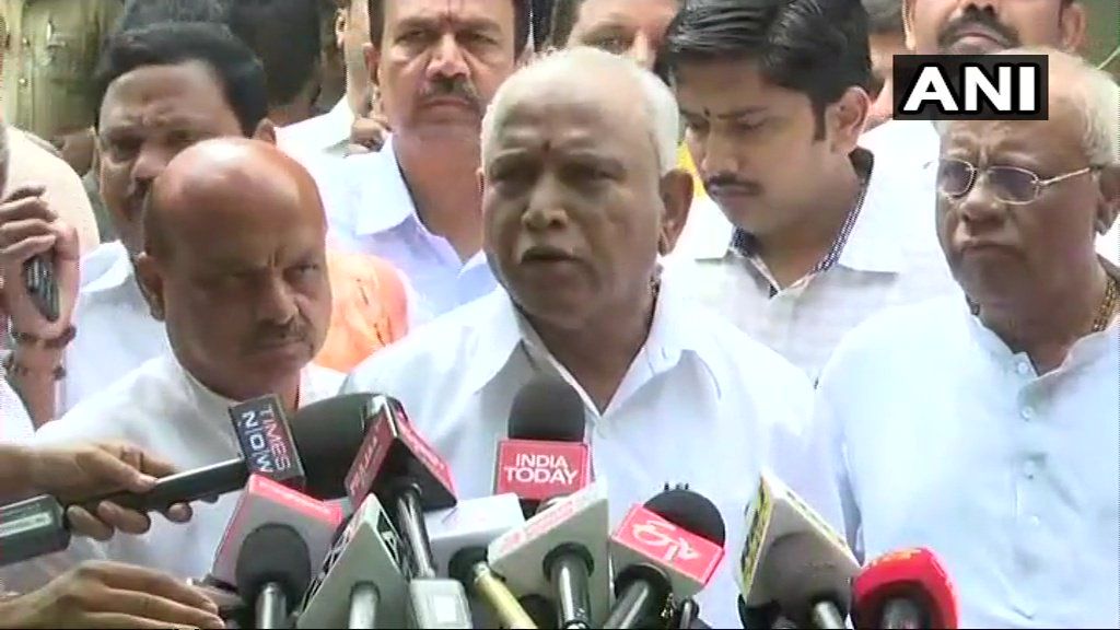 बीएस येदियुरप्पा ने कहा है, हम सबसे बड़ी पार्टी हैं और ऐसे में सरकार बनाने का मौका मिलना चाहिए. बीजेपी 100 प्रतिशत सरकार बनाएगी और विधानसभा में बहमत भी साबित करेगी.