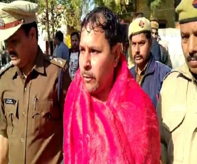 पुलिस व्‍यवस्‍था से खफा युवक ने बुलंदशहर में डीएम ऑफिस में किया आत्मदाह का प्रयास