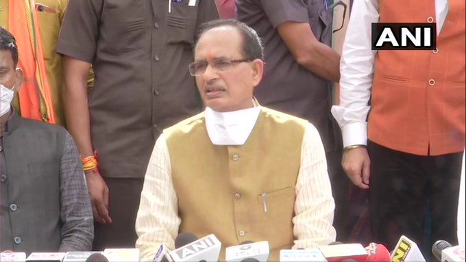 हमने बकाया बिजली के बिल को माफ करने का फैसला किया है। अगले महीने लोगों को महीने का ही बिल मिलेगाः शिवराज सिंह चौहान