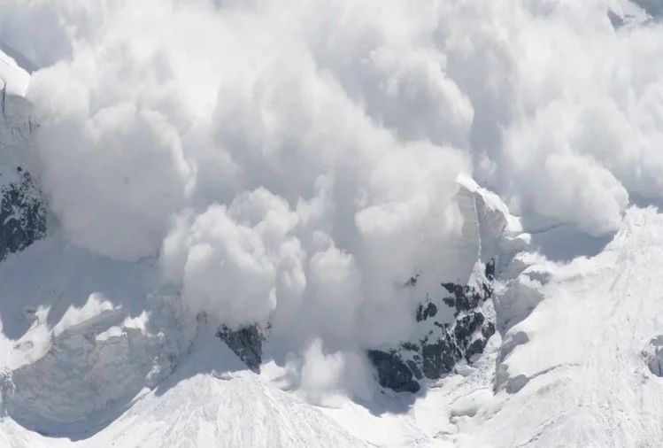 सियाचिन में हिमस्खलन, 18000 फीट की ऊंचाई पर बर्फ में दबे आठ जवान, बचाव कार्य जारी