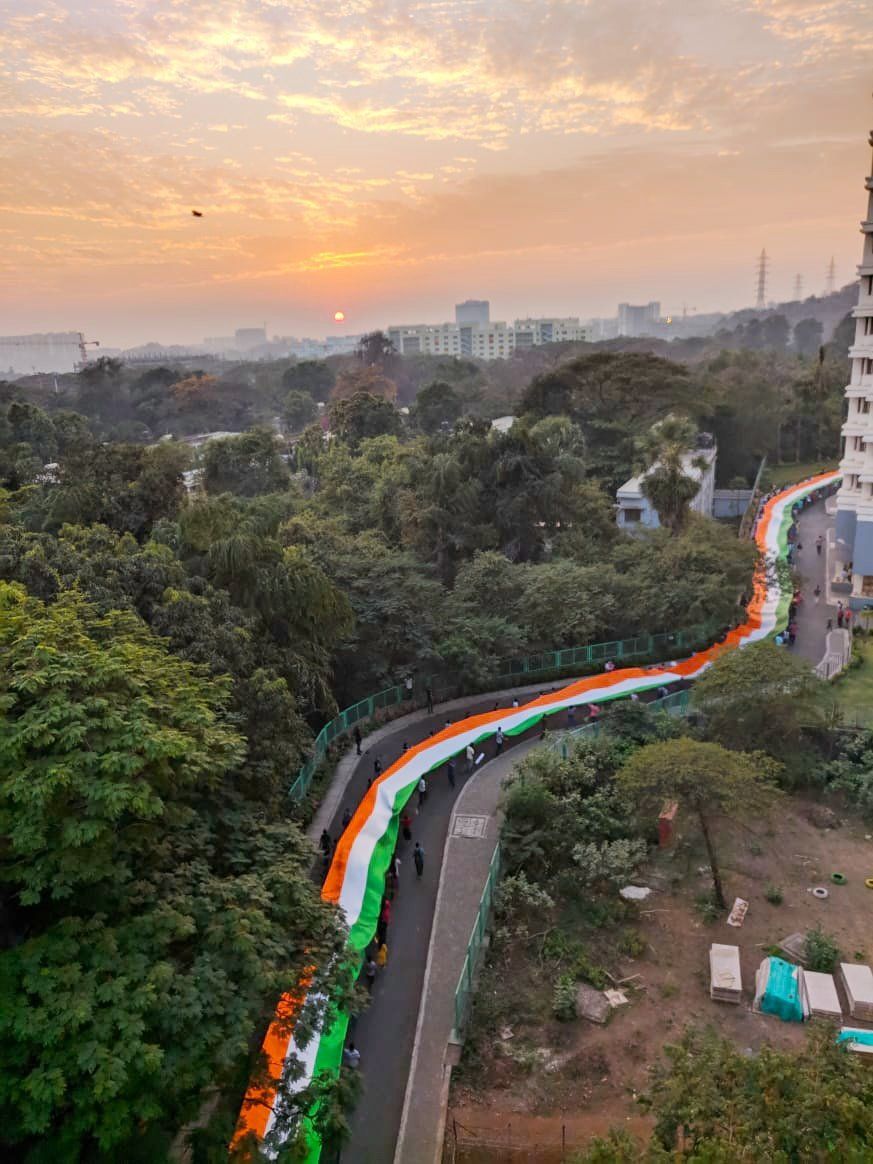 71वें गणतंत्र दिवस के मौके पर आईआईटी मुंबई के छात्रों ने शनिवार को तिरंगा मार्च निकाला. इस मौके पर छात्र तिरंगा लेकर रैली की शक्ल में निकले और लंबी यात्रा तय की.