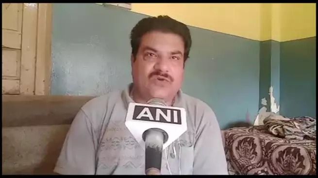 मूर्ति के सामने रोने वाले SP नेता बोले- BJP बताए वो गांधी या गोडसे की समर्थक मूर्ति के सामने रोने वाले SP नेता बोले- BJP बताए वो गांधी या गोडसे की समर्थक