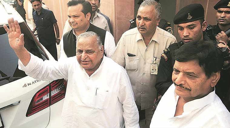 हम चाहते है सब लोग पार्टी में एक रहे, और पार्टी को मजबूत करे : शिवपाल हम चाहते है सब लोग पार्टी में एक रहे, और पार्टी को मजबूत करे : शिवपाल