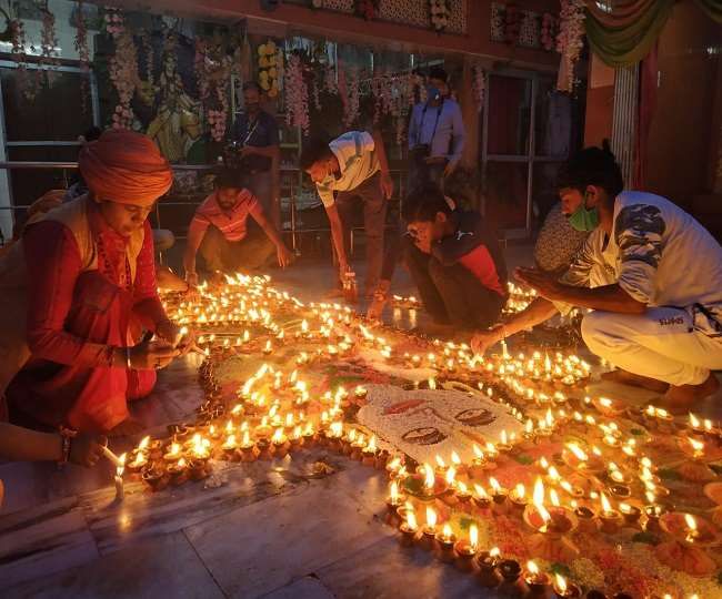अयोध्या में भूमि पूजन, बदायूँ में सार्वजनिक दीपावली