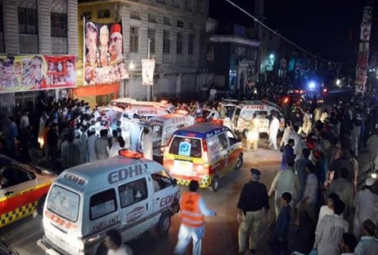पेशावर में आत्मघाती बम हमला, एएनपी पार्टी के नेता समेत 13 लोगों की मौत
