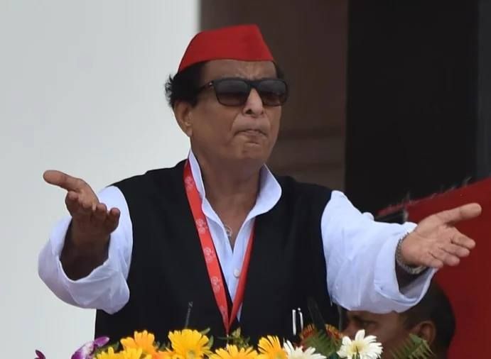 भर्ती घोटाले पर आजम बोले, जब चाहें हथकड़ी डालकर ले जाएं भर्ती घोटाले पर आजम बोले, जब चाहें हथकड़ी डालकर ले जाएं