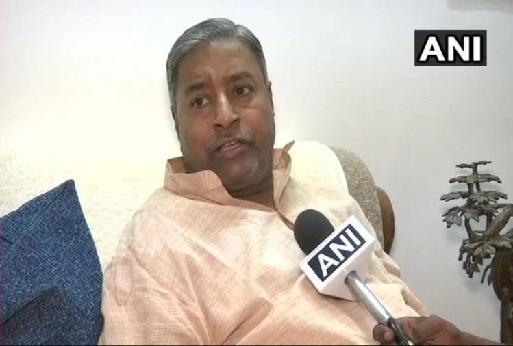 बापू का नहीं फिरोज का वंशज है गांधी परिवार: विनय कटियार बापू का नहीं फिरोज का वंशज है गांधी परिवार: विनय कटियार