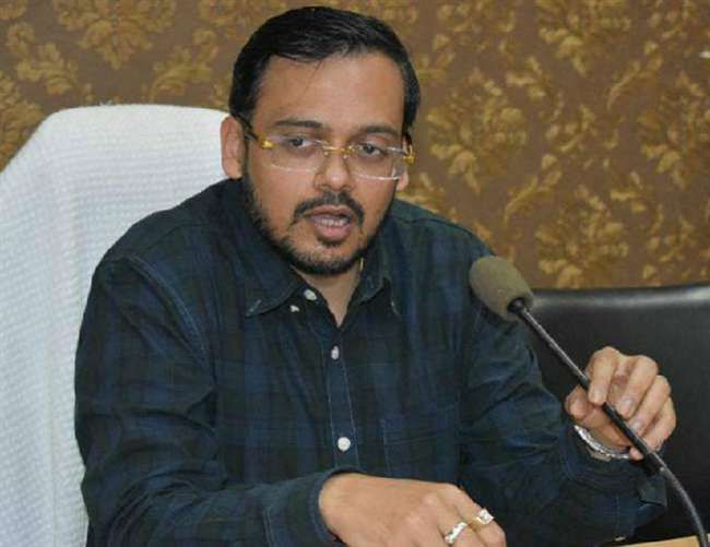 खनन घोटाला में नामजद आइएएस अफसर अभय सिंह पर मामा ने लगाया मारपीट का आरोप खनन घोटाला में नामजद आइएएस अफसर अभय सिंह पर मामा ने लगाया मारपीट का आरोप