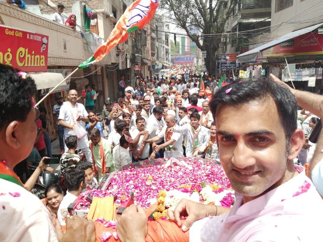 केजरीवाल को गंभीर चुनौती - आरोप साबित हुए तो जनता के सामने फांसी पर लटक जाऊंगा केजरीवाल को गंभीर चुनौती - आरोप साबित हुए तो जनता के सामने फांसी पर लटक जाऊंगा