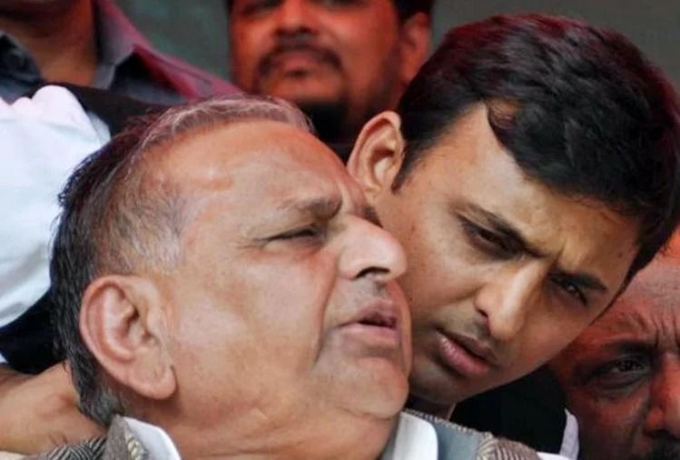 होली मनाने सैफई पहुंचे मुलायम और अखिलेश, शिवपाल-रामगोपाल भी दिखेंगे साथ होली मनाने सैफई पहुंचे मुलायम और अखिलेश, शिवपाल-रामगोपाल भी दिखेंगे साथ