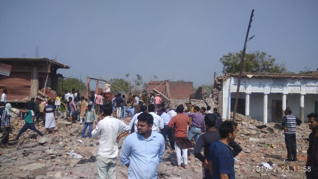 भदोही : थाना चौरी के रोटहां ग्रामीण बस्ती मे पटाखा विष्फोट, मकान के साथ कई लोगों के घायल होने की सम्भावना