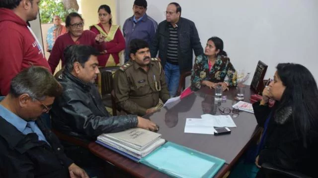 होमवर्क नहीं करने पर क्लास के 40 बच्चों से लगवाए थप्पड़ होमवर्क नहीं करने पर क्लास के 40 बच्चों से लगवाए थप्पड़