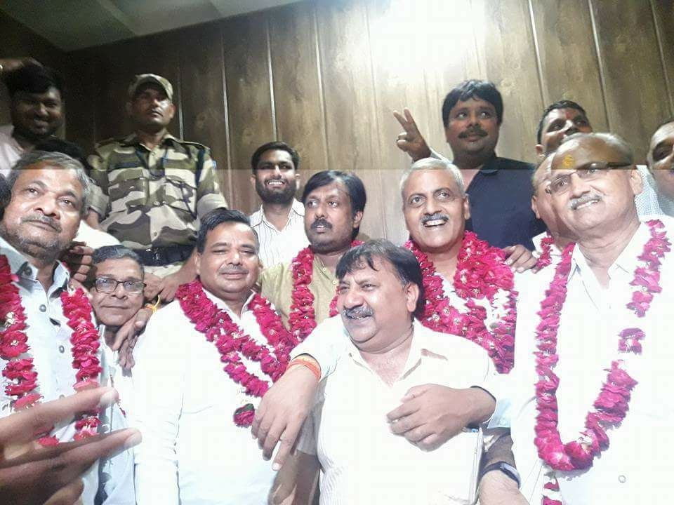 मैनपुरी का अविश्वास प्रस्ताव सपा ने वापस लिया : श्रीमती बेबी यादव सांसद धर्मेन्द्र यादव की बहन की जीत हुई मैनपुरी का अविश्वास प्रस्ताव सपा ने वापस लिया : श्रीमती बेबी यादव सांसद धर्मेन्द्र यादव की बहन की जीत हुई
