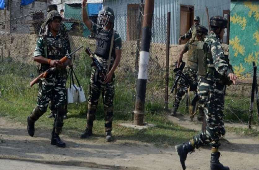 जम्मू-कश्मीरः कुलगाम में सुरक्षाबलों ने दो आतंकियों को मार गिराया। सर्च ऑपरेशन जारी।
