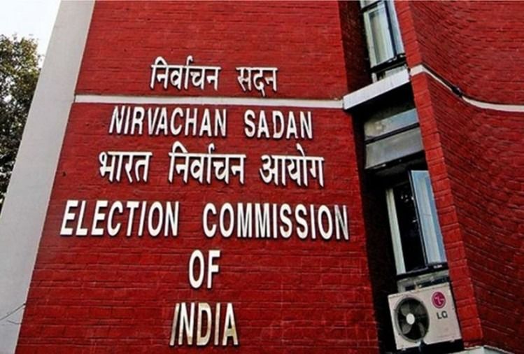 वोटर लिस्ट को आधार से जोड़ने के चुनाव आयोग के प्रस्ताव पर कानून मंत्रालय कर रहा विचार वोटर लिस्ट को आधार से जोड़ने के चुनाव आयोग के प्रस्ताव पर कानून मंत्रालय कर रहा विचार