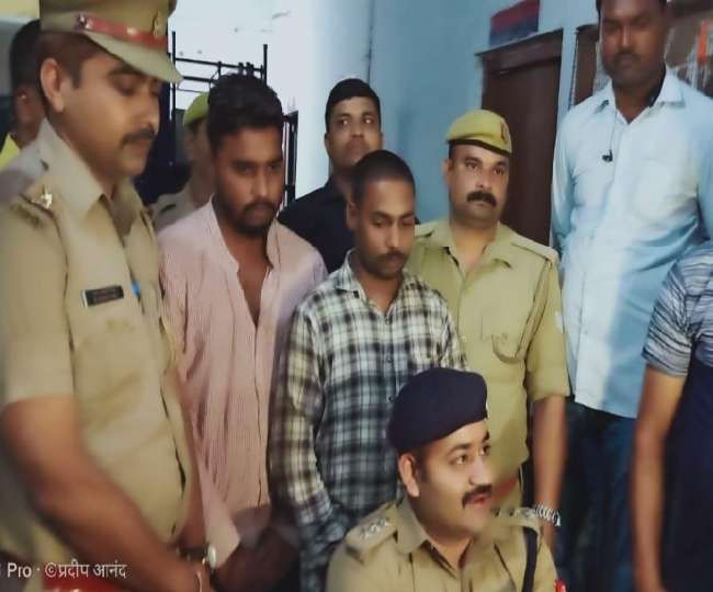 हेलमेट न लगाने पर सरेआम वर्दीधारी जवानों को गाली देने वाला वीडियो, किसने किया वायरल,पुलिस ने आरोपित को पकड़ा हेलमेट न लगाने पर सरेआम वर्दीधारी जवानों को गाली देने वाला वीडियो, किसने किया वायरल,पुलिस ने आरोपित को पकड़ा