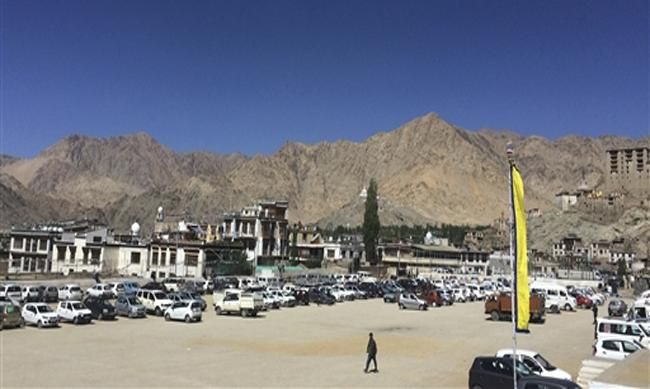 जम्मूू कश्मीर में बढ़ती सैलानियों की संख्या, केंद्र पर सवाल उठाने वालों पर है तमाचा जम्मूू कश्मीर में बढ़ती सैलानियों की संख्या, केंद्र पर सवाल उठाने वालों पर है तमाचा