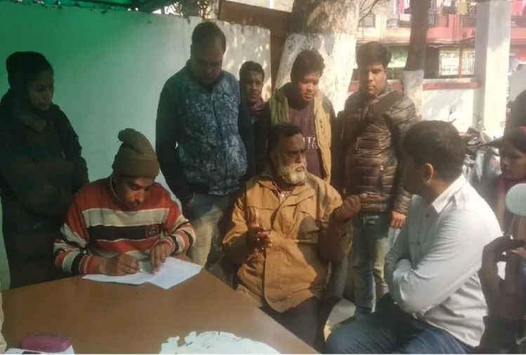 NPR-NRC का डाटा तैयार करने के शक में पोलियो की टीम को बंधक बनाकर पीटा NPR-NRC का डाटा तैयार करने के शक में पोलियो की टीम को बंधक बनाकर पीटा