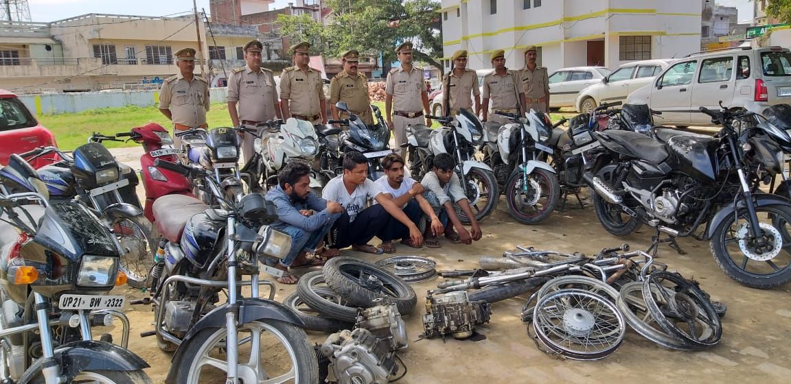पुलिस ने किया बाइक चोर गिरोह का पर्दाफाश, 15 बाइक व एक कार सहित चार गिरफ्तार