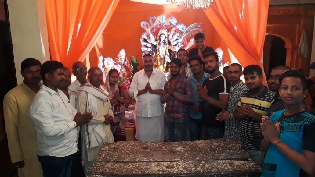 चक्रतीर्थ मोहल्ला के दुर्गा पूजा महोत्सव में आयोजनों की रही धूम, देर रात्रि देवी जागरण सुनकर भक्तगण हुए आनन्दित चक्रतीर्थ मोहल्ला के दुर्गा पूजा महोत्सव में आयोजनों की रही धूम, देर रात्रि देवी जागरण सुनकर भक्तगण हुए आनन्दित