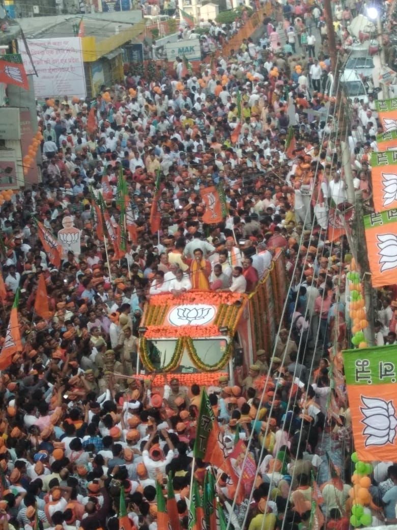गोरखपुर की सड़कों पर भाजपा समर्थकों का रेला गोरखपुर की सड़कों पर भाजपा समर्थकों का रेला