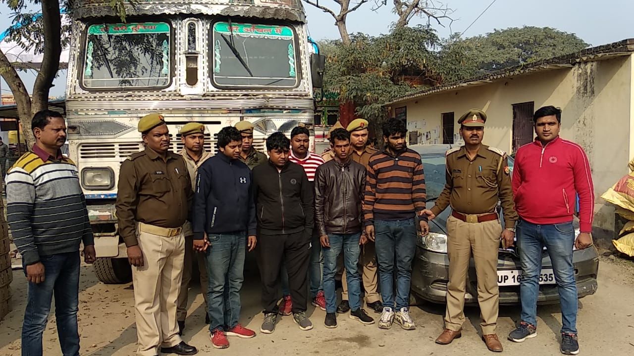 47 लाख की अवैध शराब के साथ 4 तस्कर को अलिनगर पुलिस व स्वाट टीम ने धरदबोचा