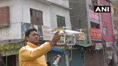 दिल्ली: जाफराबाद इलाके में स्थिति पर नजर रखने के लिए पुलिस ड्रोन का इस्तेमाल कर रही है। यहां विरोध प्रदर्शन के दौरान पुलिस और प्रदर्शनकारियों के बीच झड़प हुई है।