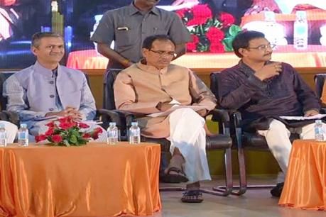 सीएम शिवराज ने गलतियों के लिए मांगी सार्वजनिक माफी सीएम शिवराज ने गलतियों के लिए मांगी सार्वजनिक माफी