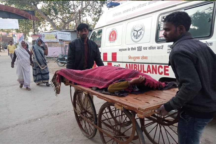 कानपुर: सब्जी के ठेले पर प्रसूता को लेकर पहुंचा अस्पताल, एंबुलेंस को सूचना दी लेकिन नहीं मिली