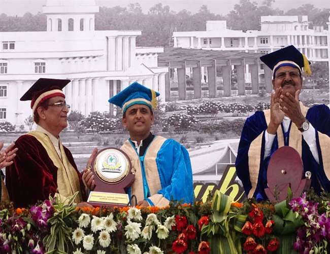 युवाओं के सपनों को तोड़ रहीं केंद्र व राज्य सरकारें : अखिलेश यादव युवाओं के सपनों को तोड़ रहीं केंद्र व राज्य सरकारें : अखिलेश यादव