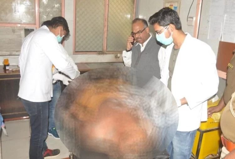 बापू भवन के सामने युवक ने किया आत्मदाह, गंभीर हालत में अस्पताल में भर्ती बापू भवन के सामने युवक ने किया आत्मदाह, गंभीर हालत में अस्पताल में भर्ती