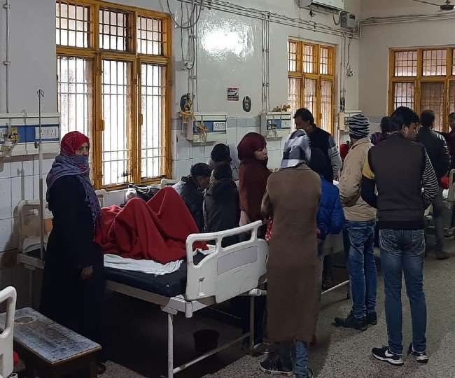 निर्माणाधीन पीएम आवास का छज्जा गिरा, एक बच्चे की मौत-चार घायल