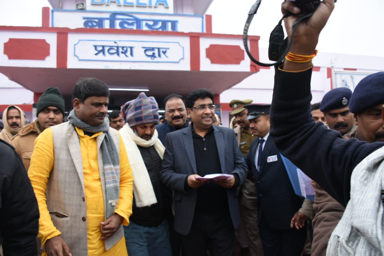 रेलवे बोर्ड अध्यक्ष ने वाराणसी-बलिया- छपरा जं0 रेल खण्ड का विण्डो ट्रेलिंग निरिक्षण किया