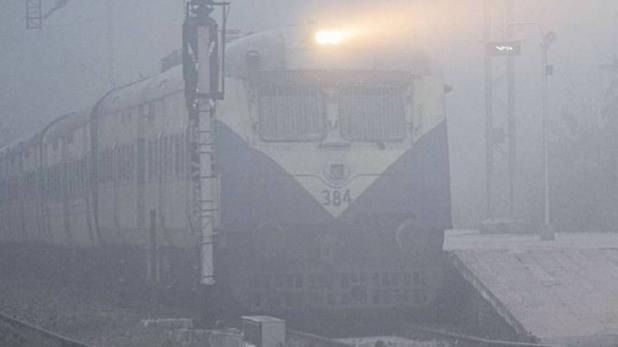 दीनदयाल उपाध्याय जंक्शन पर बड़ा हादसा, पटरी से उतरी गरीब रथ