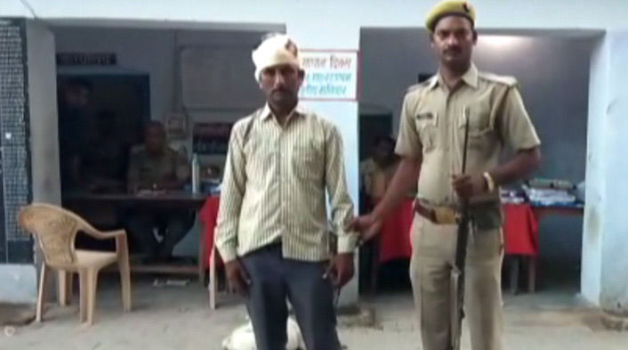 स्कूल बस में नर्सरी क्लास की बच्ची के साथ छेड़छाड़, स्कूल बस में नर्सरी क्लास की बच्ची के साथ छेड़छाड़,