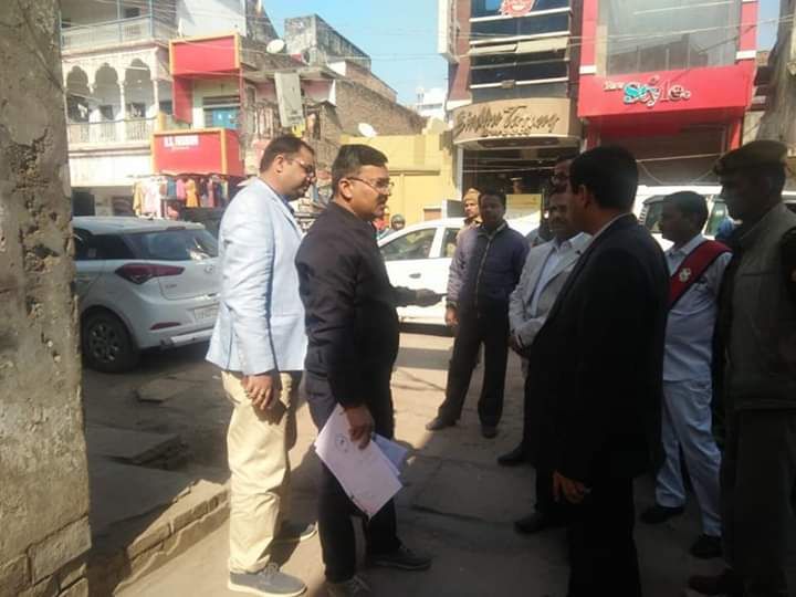 जिलाधिकारी ने जनपद में अधिकतम धनराशि के अचल संपत्ति के अंतरण विलेखों का किया स्थलीय निरीक्षण