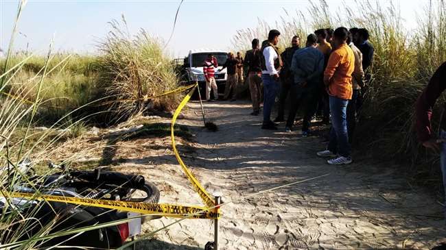 मऊ में पुलिस मुठभेड़ के दाैरान एक बदमाश की मौत, दूसरा बदमाश मौके से फरार मऊ में पुलिस मुठभेड़ के दाैरान एक बदमाश की मौत, दूसरा बदमाश मौके से फरार