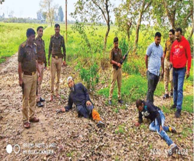 तीन गोतस्करों के पैर में लगी गोली, एक दबोचा तीन गोतस्करों के पैर में लगी गोली, एक दबोचा