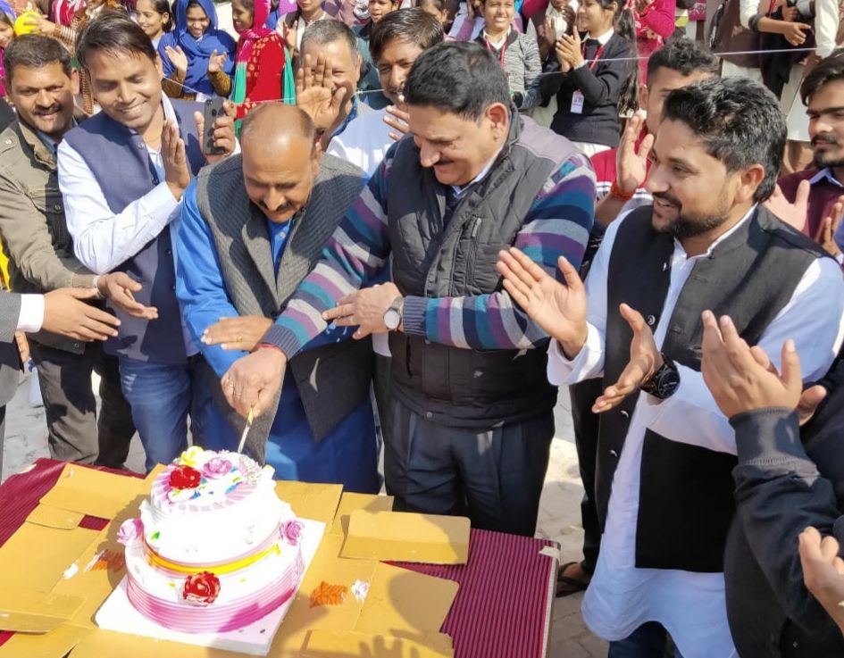 पिंडरा विधायक का मना जन्मदिन