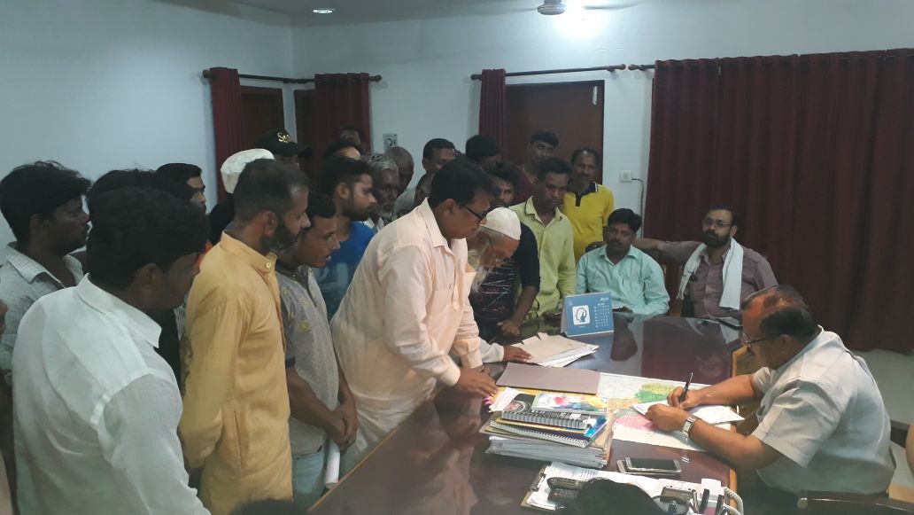 कांग्रेस ने ठेले, खोमचे, रेहड़ी, वालो के उत्पीडन के खिलाफ ज्ञापन दिया कांग्रेस ने ठेले, खोमचे, रेहड़ी, वालो के उत्पीडन के खिलाफ ज्ञापन दिया