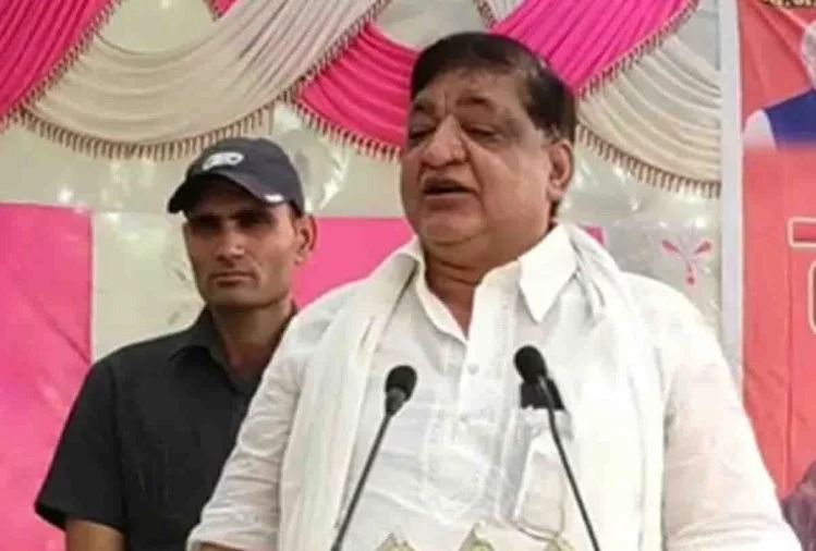 पूरे देश में नरेंद्र मोदी की सुनामी चल रही है