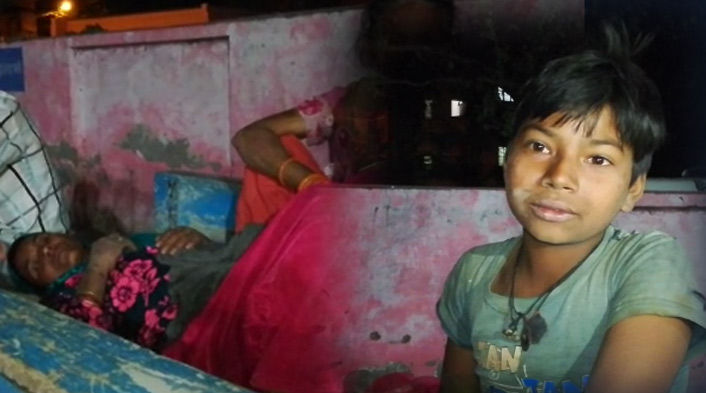 योगीराज में नहीं मिली एंबुलेंस तो अपनी मां को तांगे से अस्पताल लेकर पहुंचा मासूम योगीराज में नहीं मिली एंबुलेंस तो अपनी मां को तांगे से अस्पताल लेकर पहुंचा मासूम