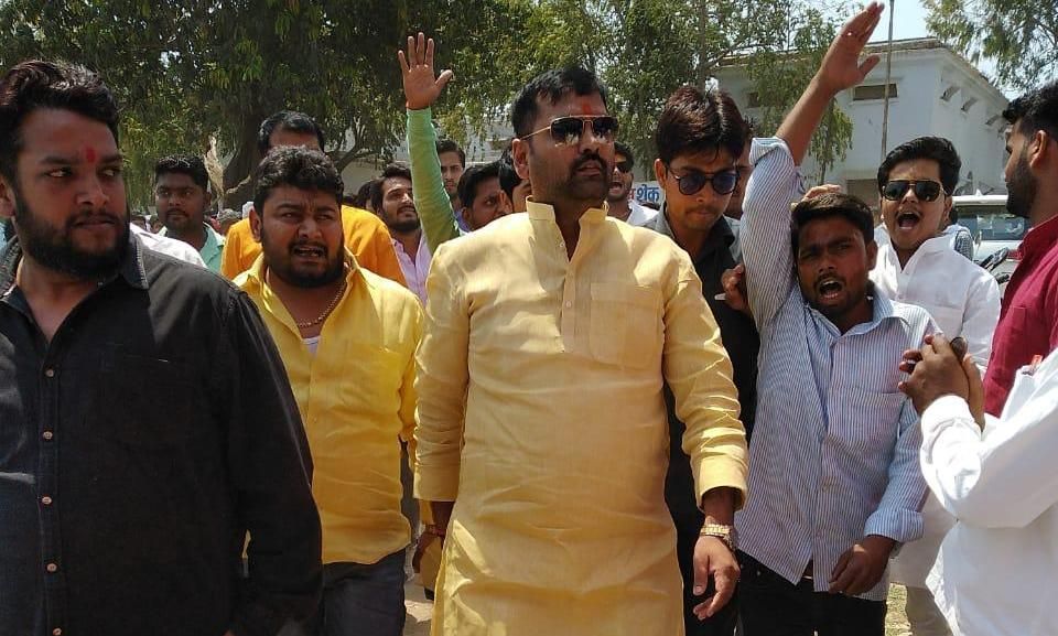 सैकड़ो लोगों के साथ समाजसेवी अंकुर तिवारी ने गठबंधन प्रत्याशी कुशल तिवारी को समर्थन दिया