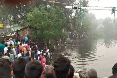 बिहार: छठ पूजा के दौरान गिरी मंदिर की दीवार, दो की मौत, मलबे में कई के दबे होने की आशंका