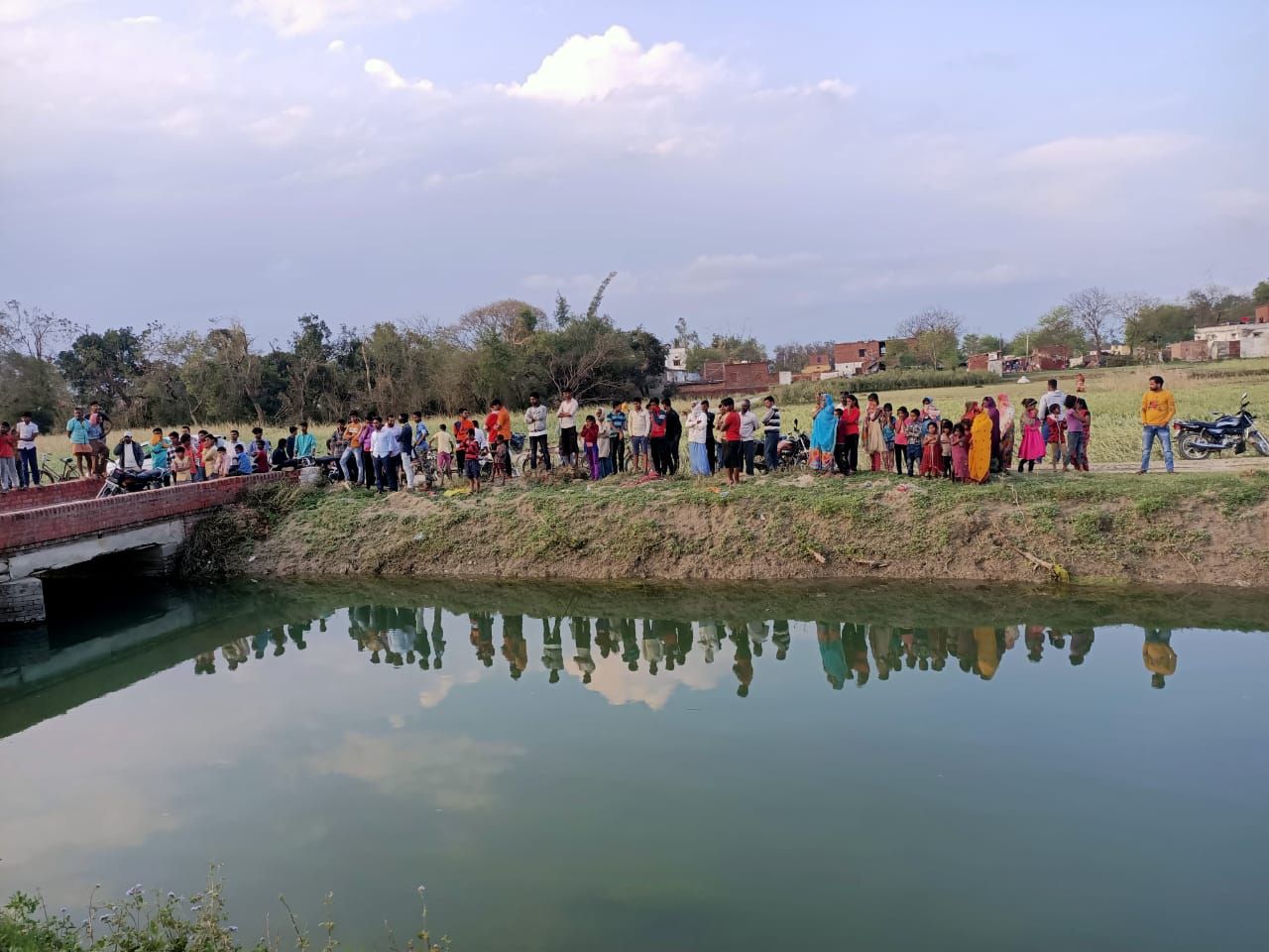 बरही कला: नहर में मिली अधेड़ की लाश बरही कला: नहर में मिली अधेड़ की लाश